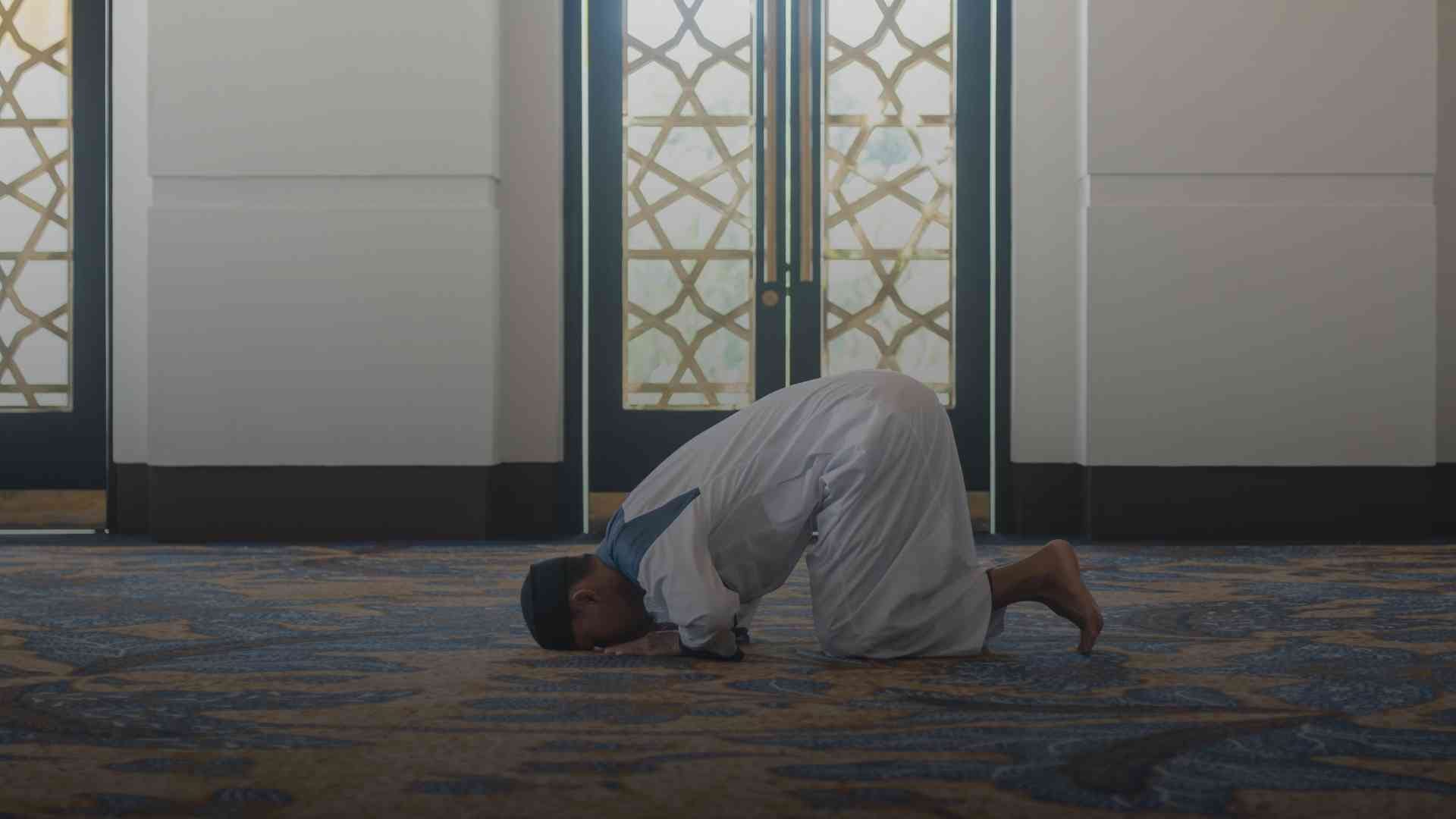 Pada siapa bersujud